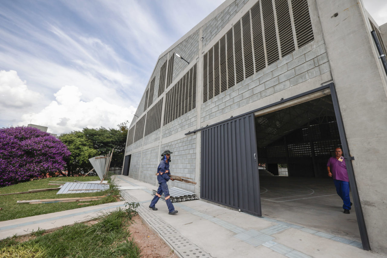 Prefeitura inicia manutenção no Centro Esportivo Léo Pereira, no Medeiros